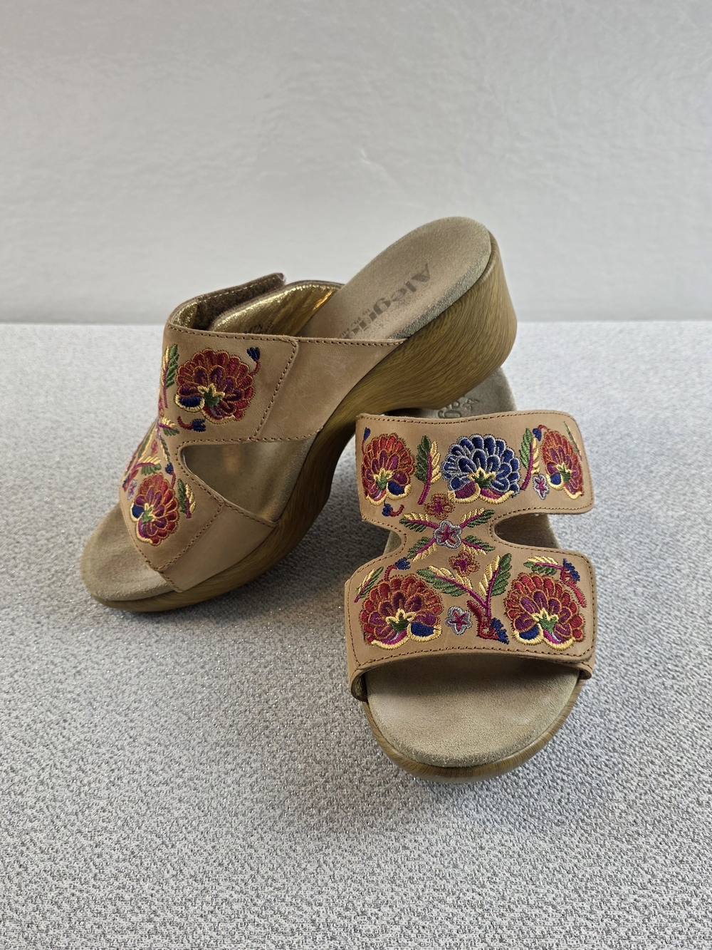 Alegria Lin Leather Boho Tan Embroidered Wedge Slide Sandals Wmn's 38/8-8.5